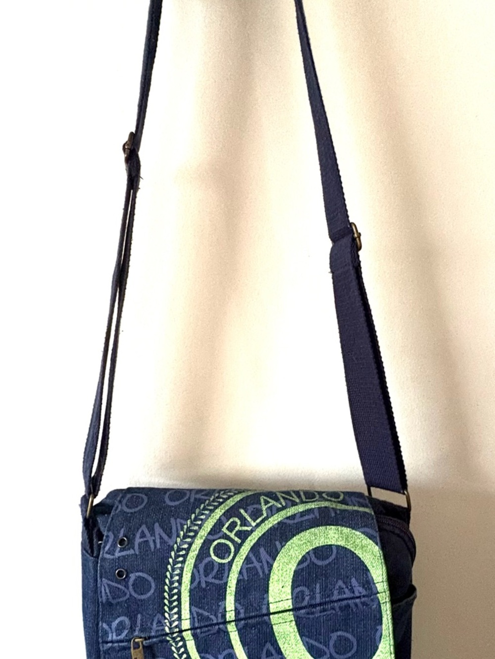 Robin Ruth Denim Crossbody Shoulder Bag. Orlando, Theme Park, Vacation .NWOT